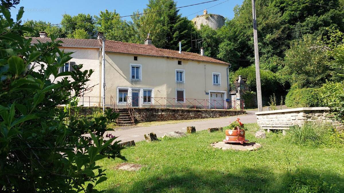 Maison à PASSAVANT-LA-ROCHERE