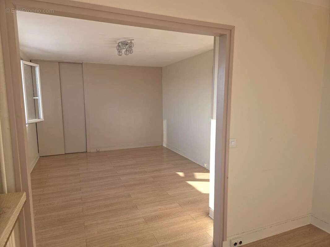 Appartement à LES CLAYES-SOUS-BOIS