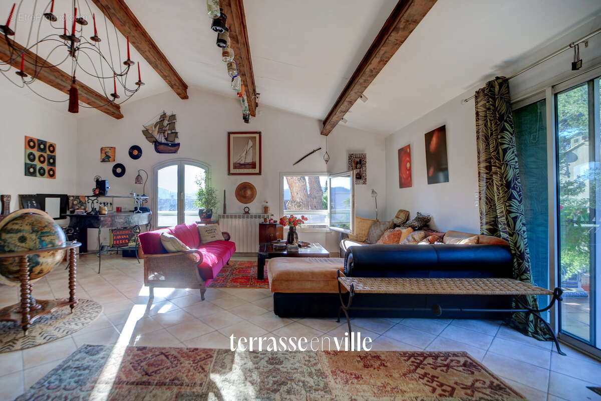 Maison à SAINT-CYR-SUR-MER