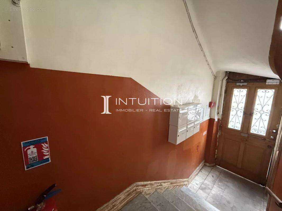 Cannes - Saint Nicolas : Ensemble de trois immeubles entiers - photo 3