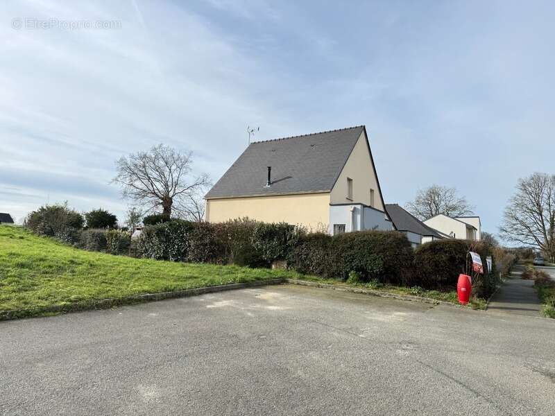 Maison à MESLAY-DU-MAINE