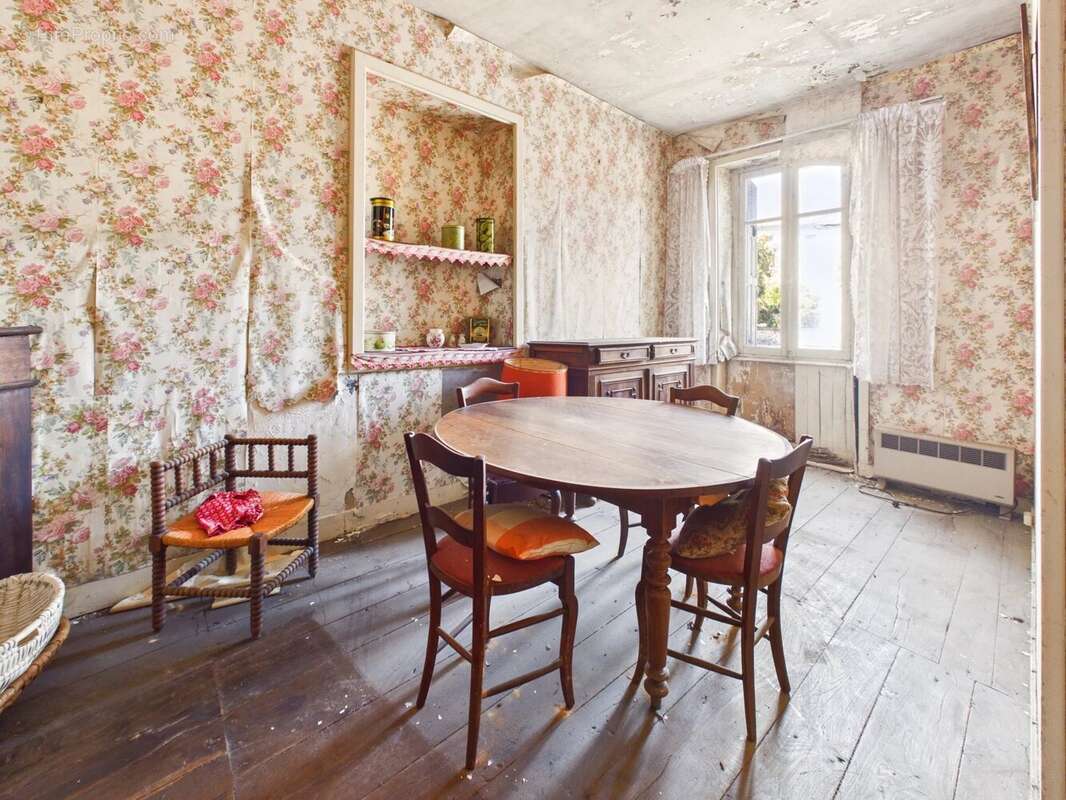Maison à PIEGUT-PLUVIERS