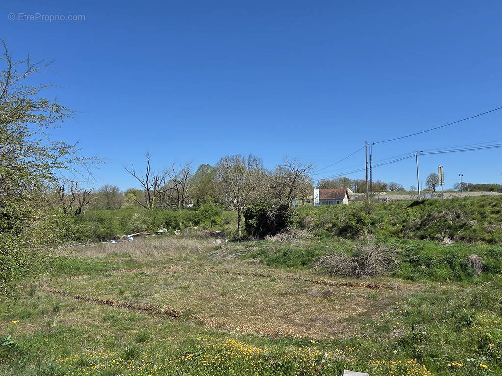 Terrain à VILLENEUVE