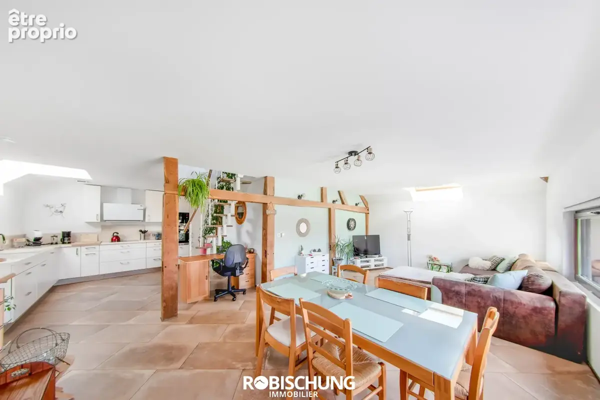 PROCHE HIRSINGUE : Magnifique ensemble immobilier avec fort potentiel locatif - photo 7