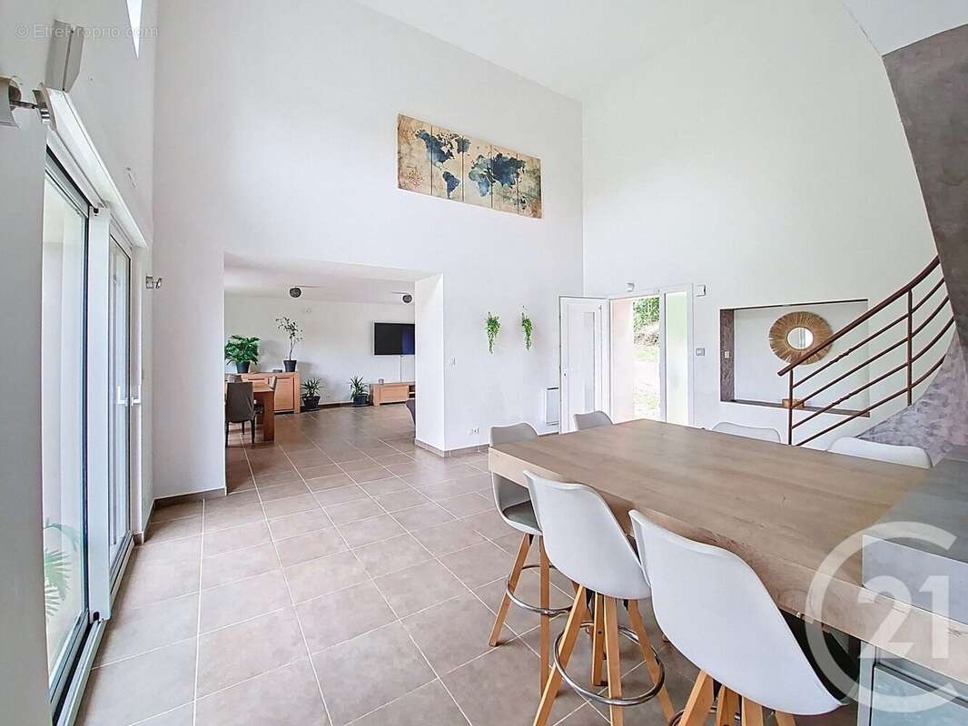 Maison à SAINT-PIERRE-DE-CHANDIEU