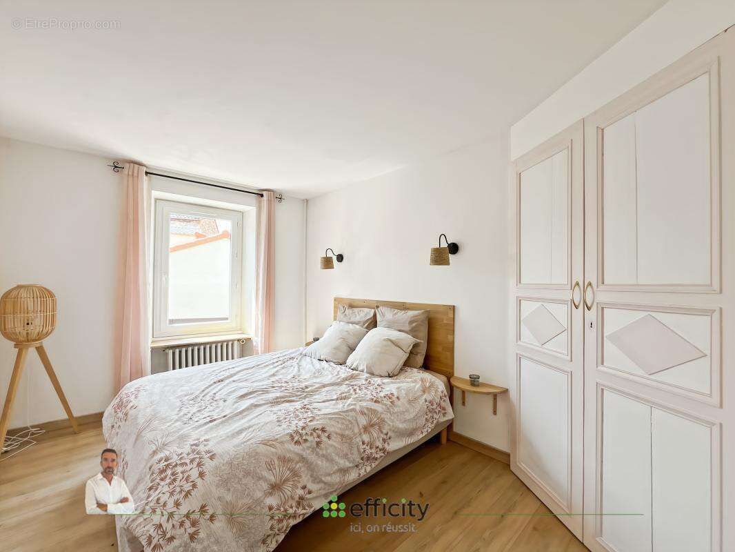 Maison à SAINT-REMY-DE-CHARGNAT