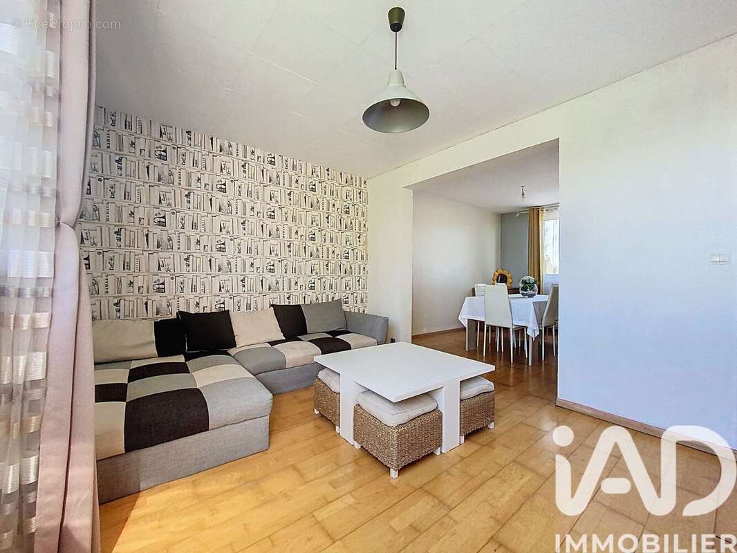 Photo 2 - Appartement à SAINTE-GENEVIEVE-DES-BOIS