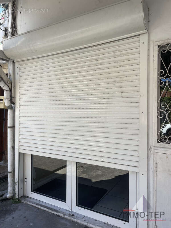 Commerce à LES ABYMES