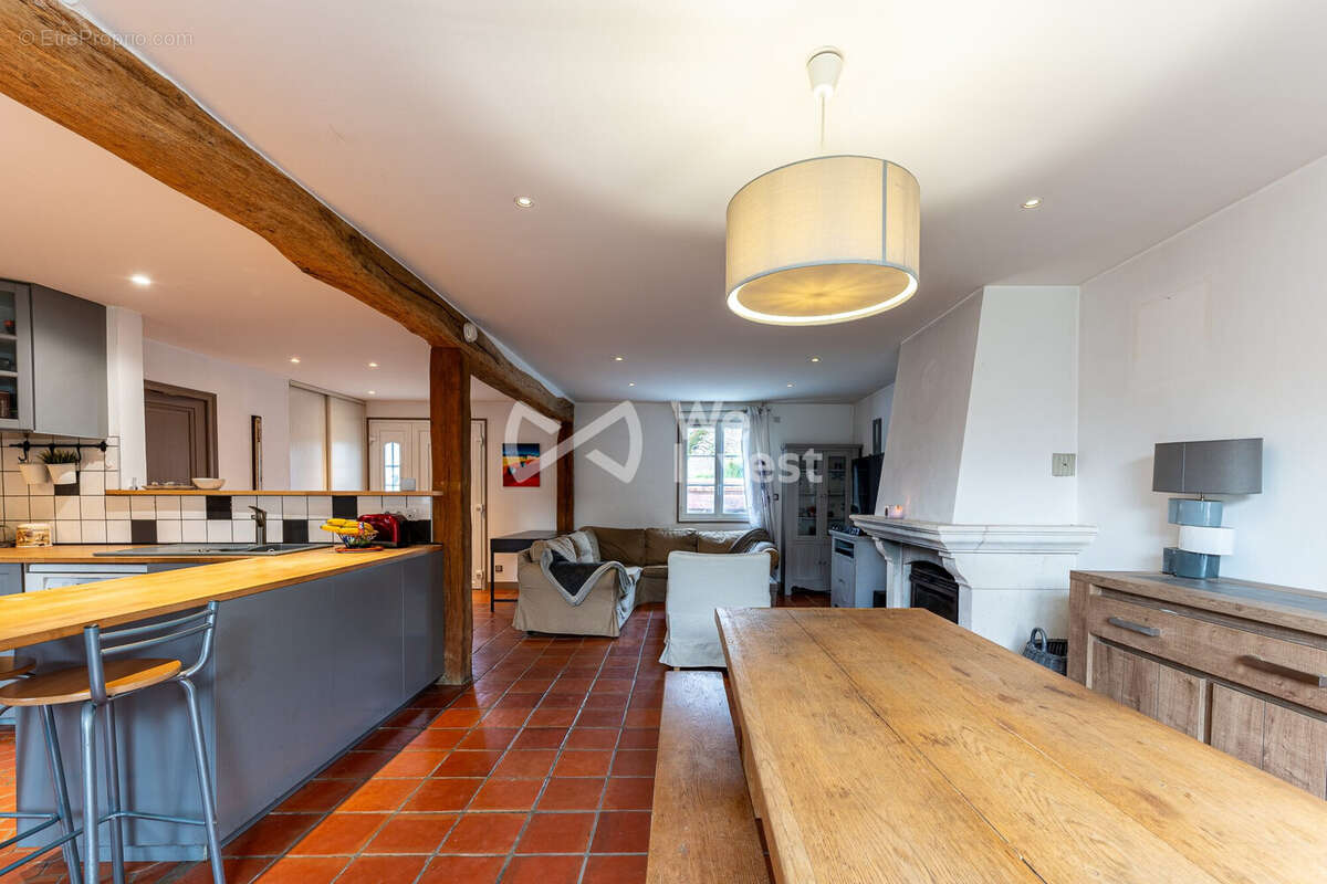 Maison à VILLENEUVE-LE-COMTE