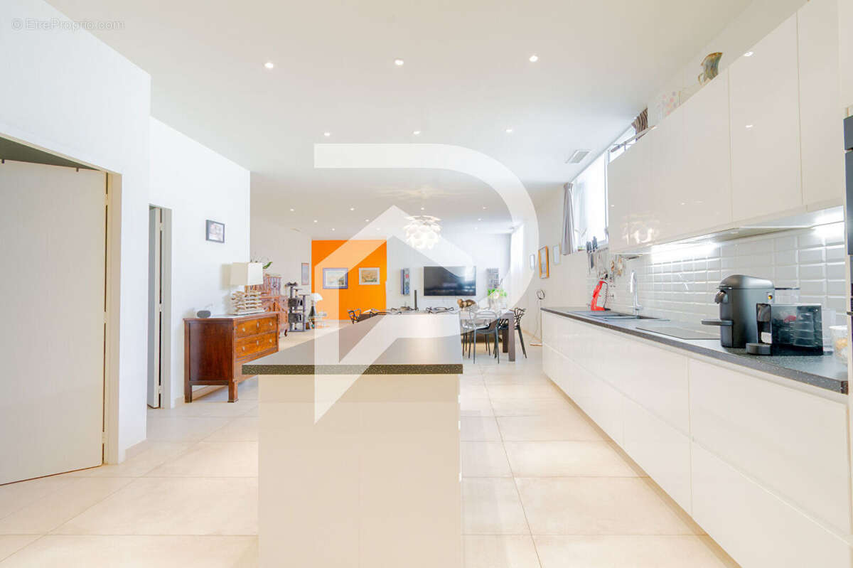 Appartement à MARSEILLE-5E