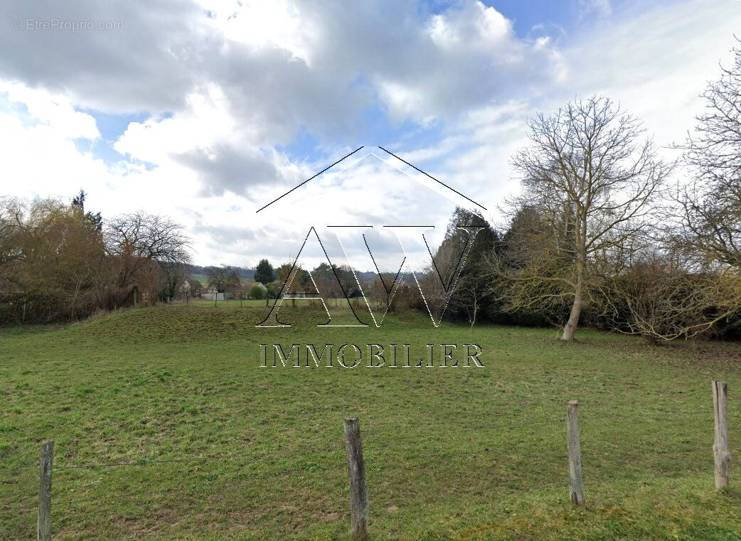 Terrain à SAINTE-GENEVIEVE