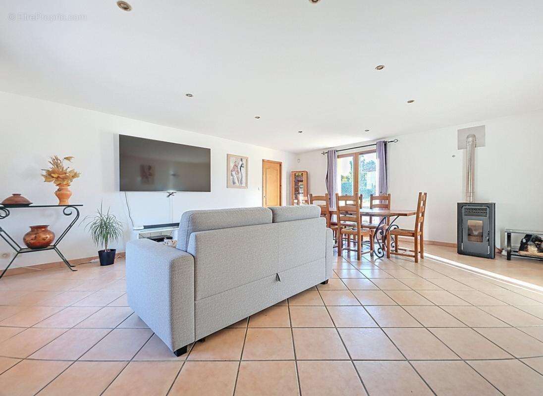 Maison à SAINT-PIERRE-DE-CHANDIEU