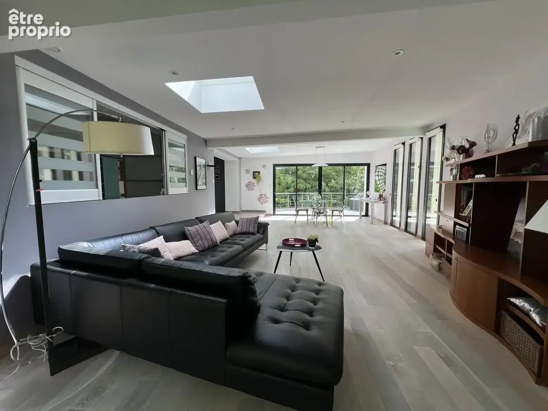 Maison 179 m² à Laille  - photo 4