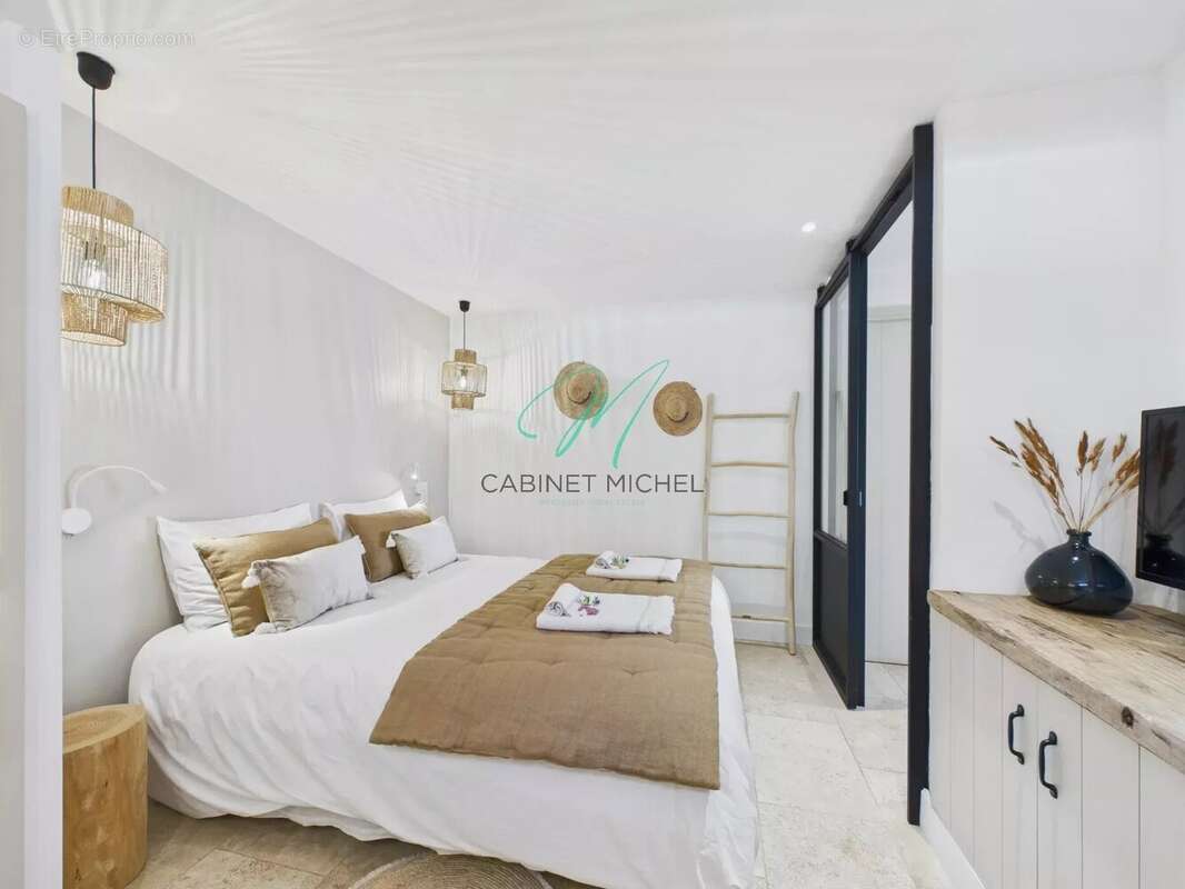 Maison à ROQUEFORT-LES-PINS