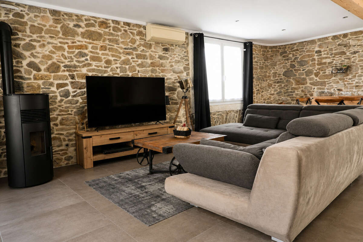 Maison de caractère 131 m2   Terrasse panoramique, patio, garage   Proche Lagrasse - photo 3