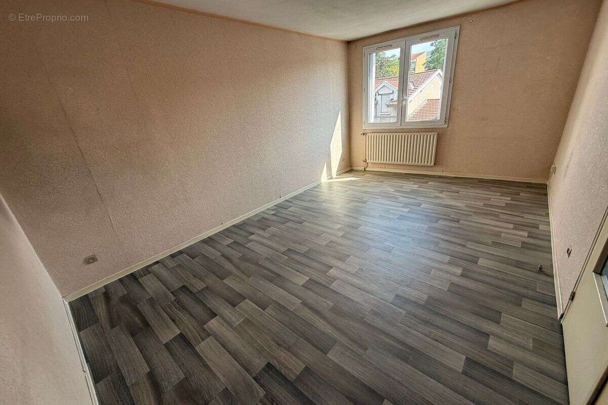 T4 de 85,66 m² à Vénissieux au prix de vente de 156 500 € - photo 6
