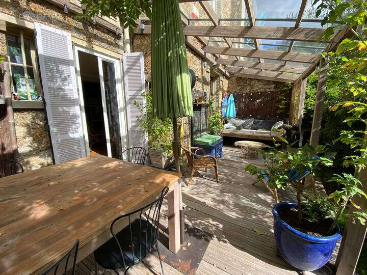 Appartement à MARNES-LA-COQUETTE