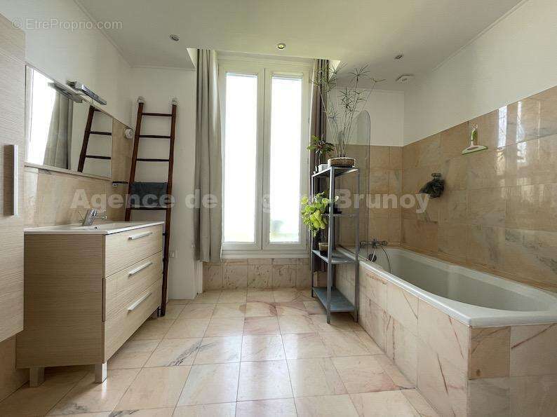 SDB - Appartement à BRUNOY