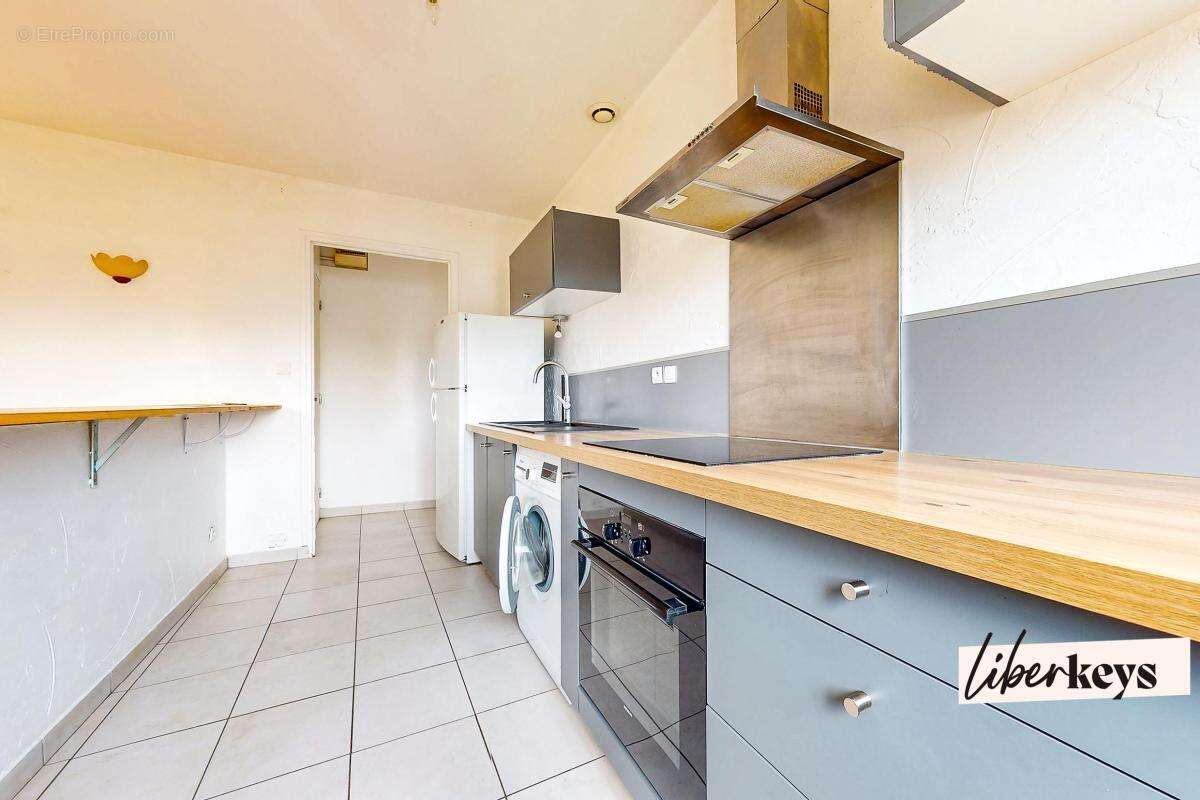 A vendre - Appartement deux pièces avec fort potentiel - rue Marius Ferrero - 74000 ANNECY - photo 5