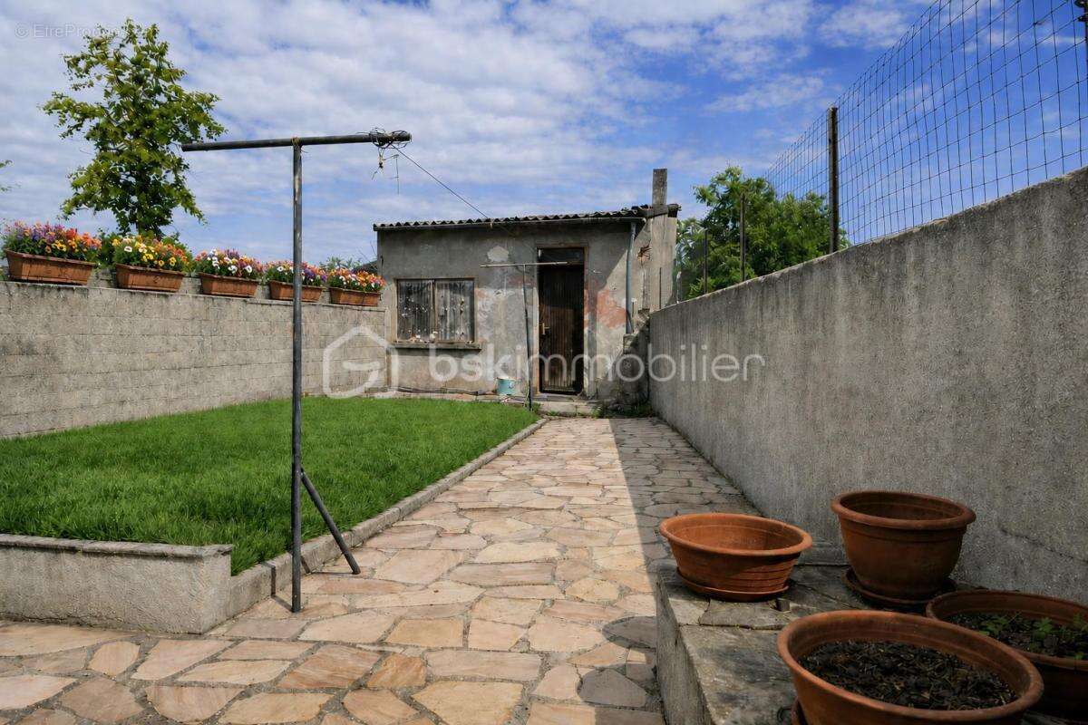 La Verrière – Maison individuelle 98 m² – 3 chambres – Terrain clos de 270 m² – Garage et annexes - photo 18