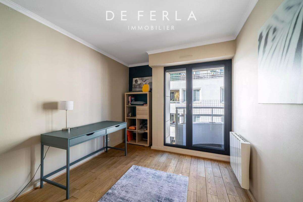 Appartement à PARIS-14E