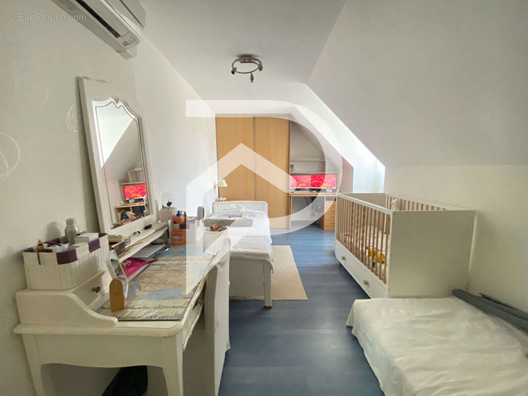 Maison à LE PLESSIS-BELLEVILLE