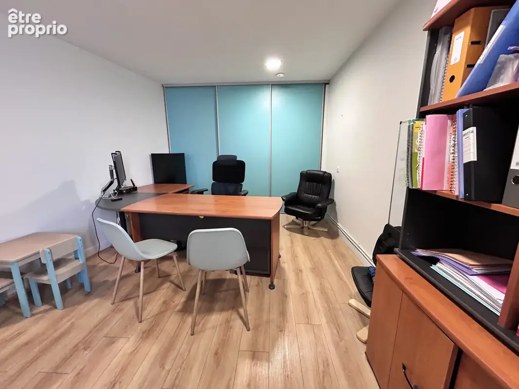 Local professionnel 85 m2 PMR   Bureaux aménagés   Secteur Louyat - photo 9