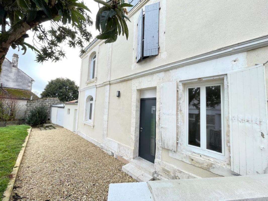 Elégante maison réhabilitée; prête à vivre ANGOULEME (16) - photo 2