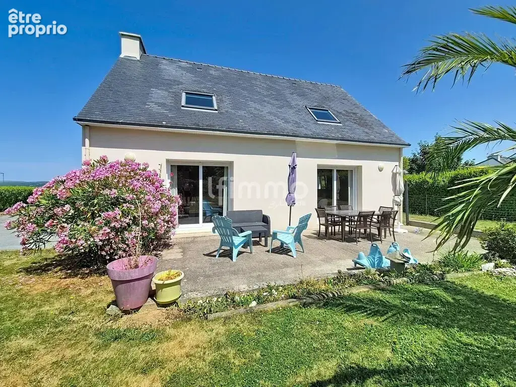 Maison à CAST