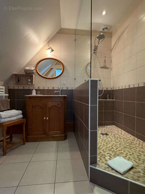 Appartement à LA CROIX-SAINT-LEUFROY
