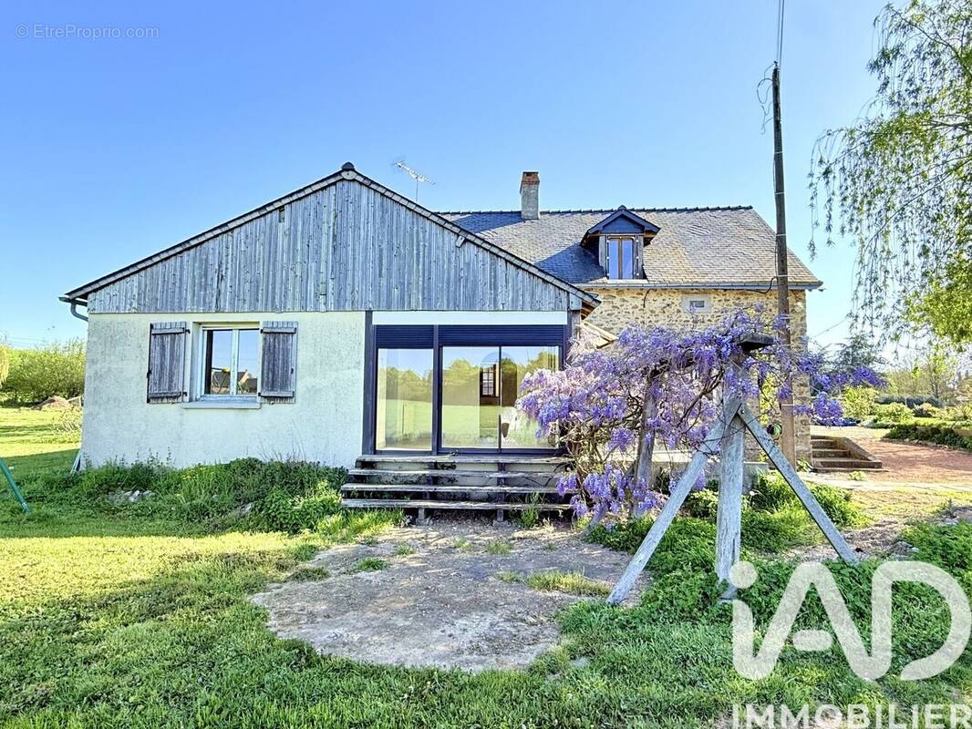 Photo 1 - Maison à CHEMERE-LE-ROI
