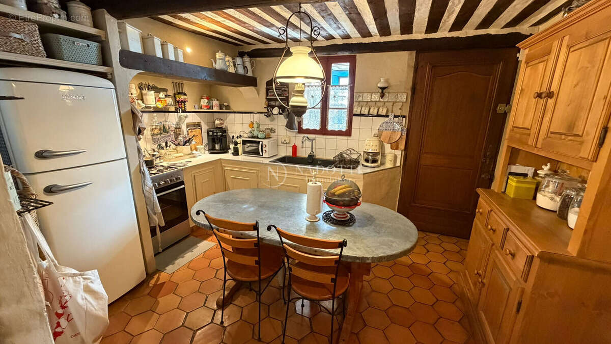 Maison à MENERBES