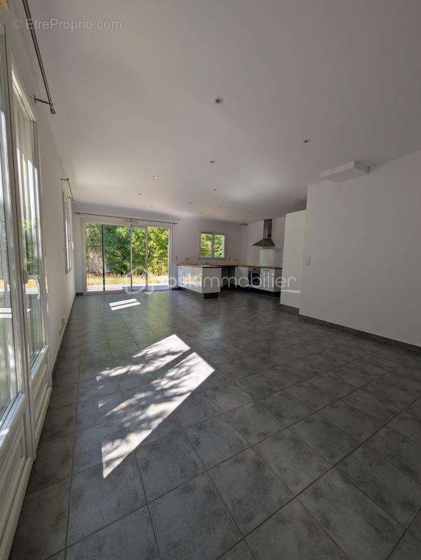 Maison contemporaine de 115 m² – 4 ch dont une suite parentale – Terrain 546 m² au calme - photo 4