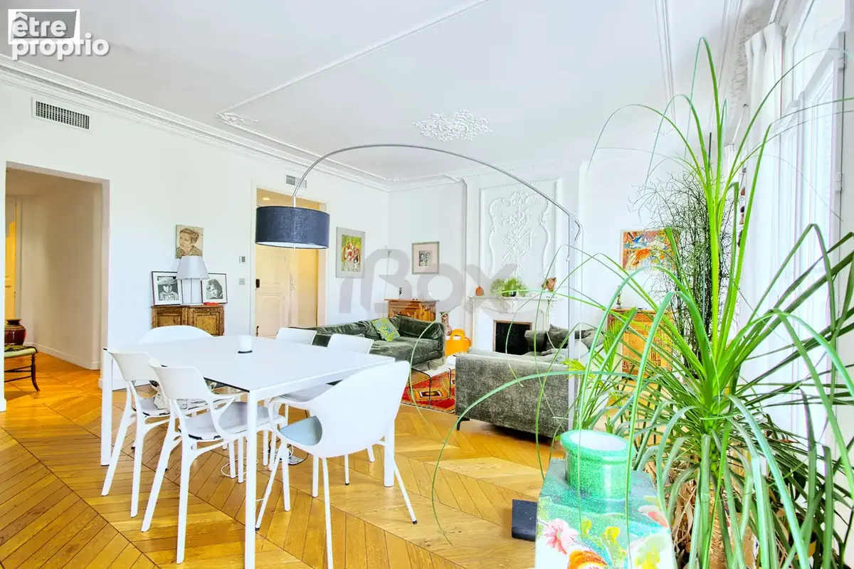 Toulon haute ville - dans un immeuble haussmannien magnifique appartement t4 de 127m2 3 chambres cave et chamb - photo 5