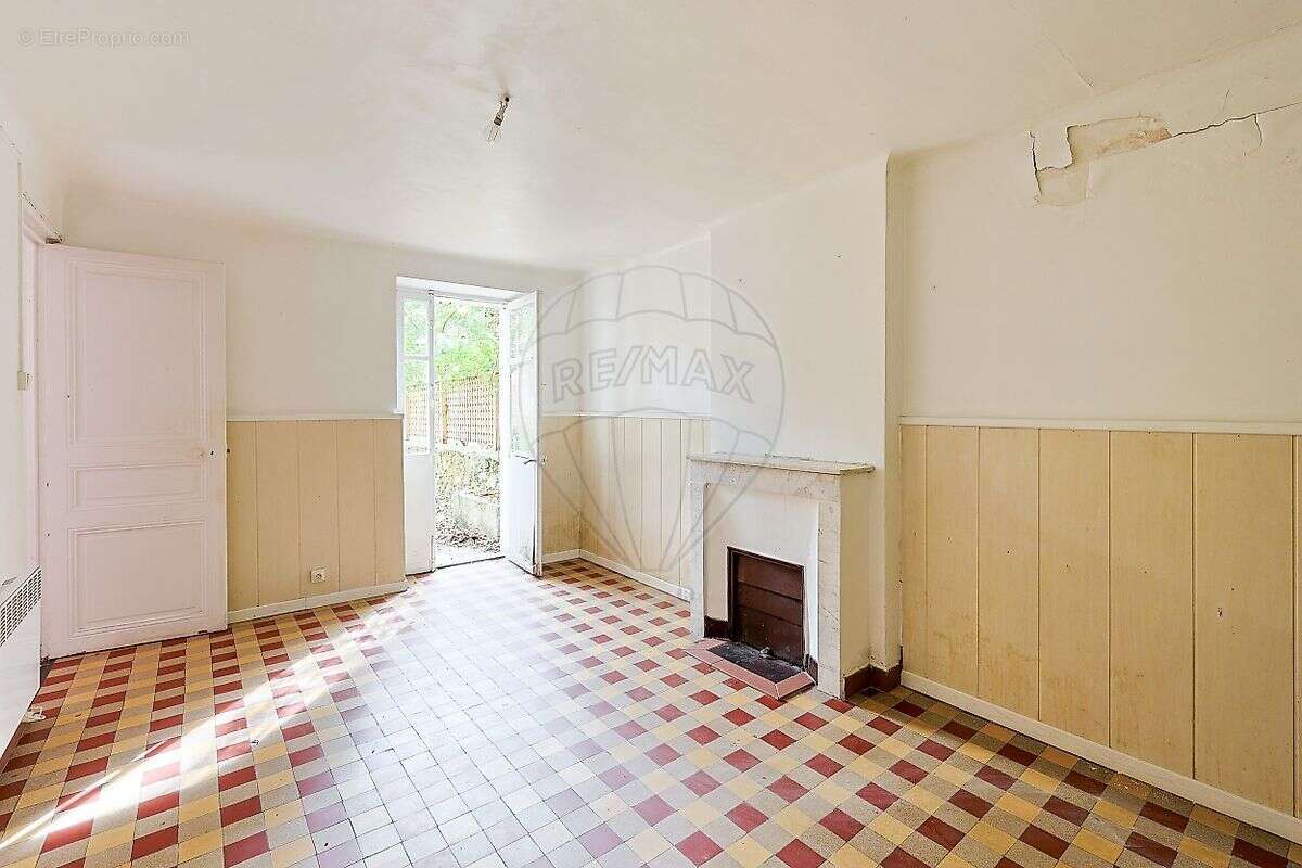 Appartement à MARSEILLE-4E
