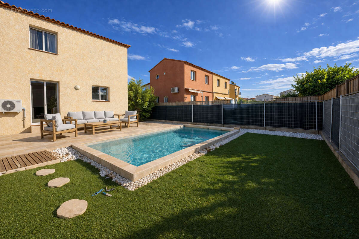 Maison à SAINT-LAURENT-DE-LA-SALANQUE