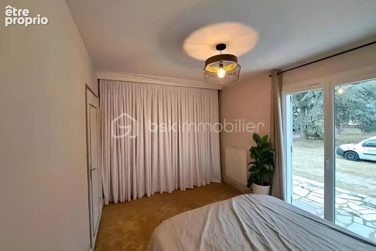 Maison familiale avec sous-sol complet et grand terrain à Truyes - photo 11