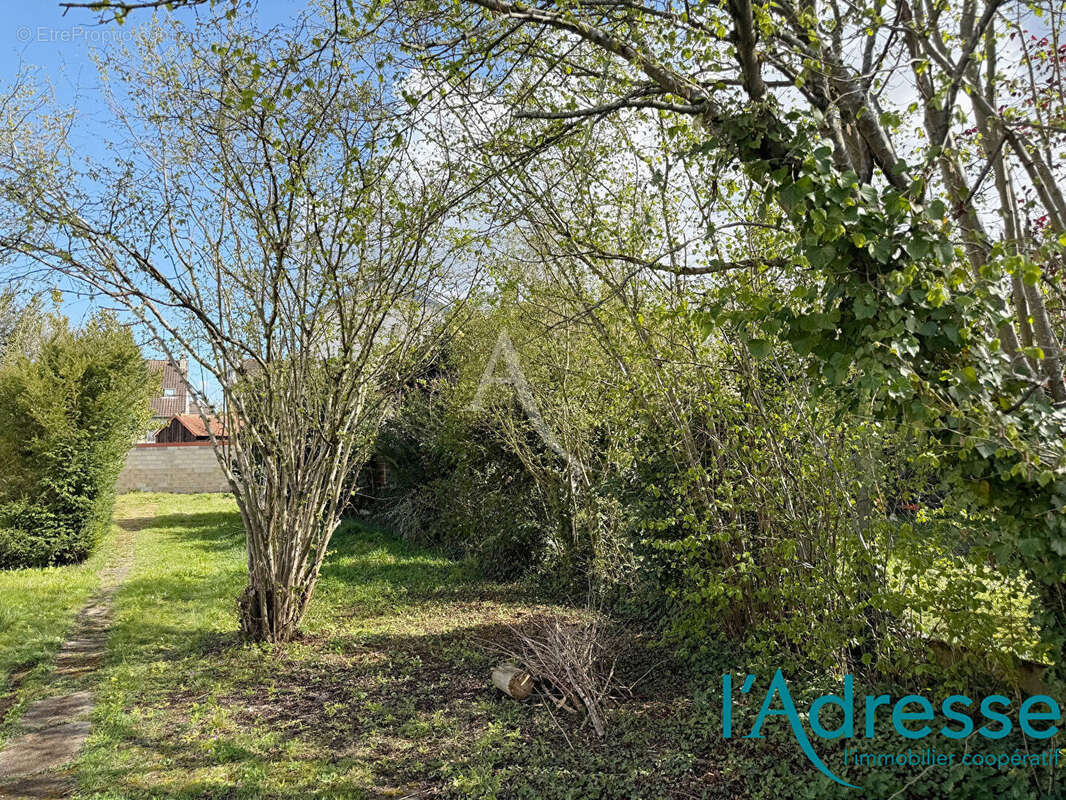 Terrain à NOISY-LE-GRAND