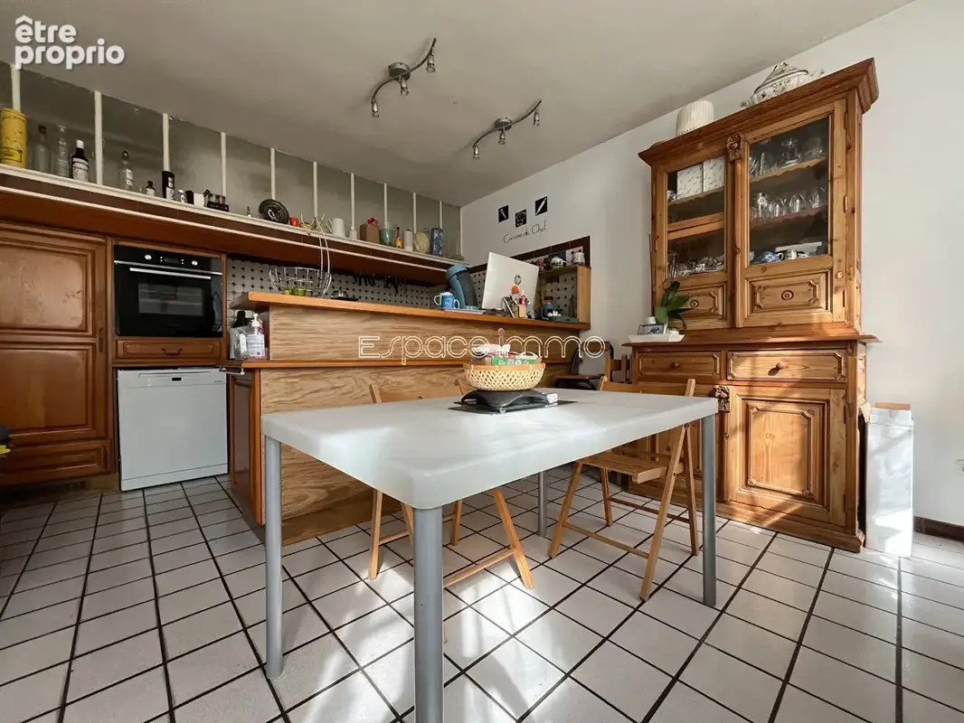 Maison familiale - 213m² - 7 pieces - double garage - jardin - photo 3