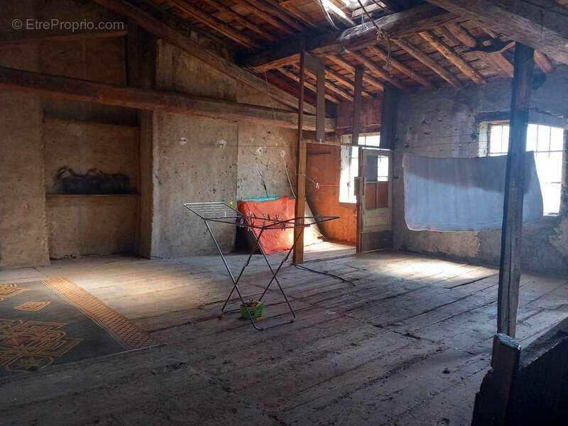 Maison de ville 88 m² avec garage, grenier aménageable et fort potentiel d'investissement – Quartier du Moutier à Thiers - photo 15