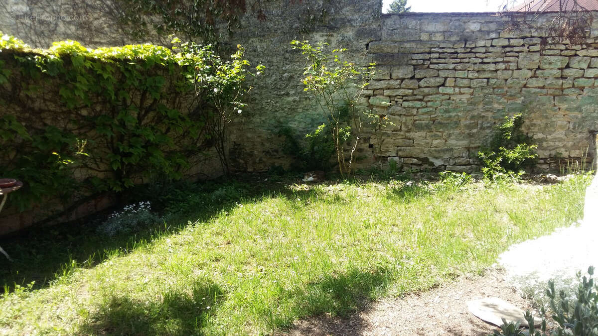 Maison à LOCHES-SUR-OURCE