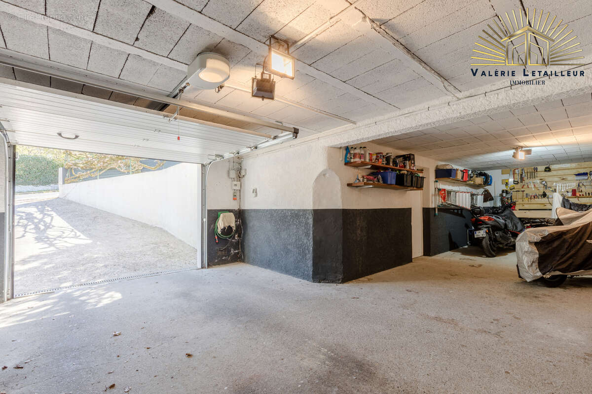 Magnifique maison de caractère développant environ 170 m2 habitables, complétés par 100 m2 de sous-sol, le tou - photo 15