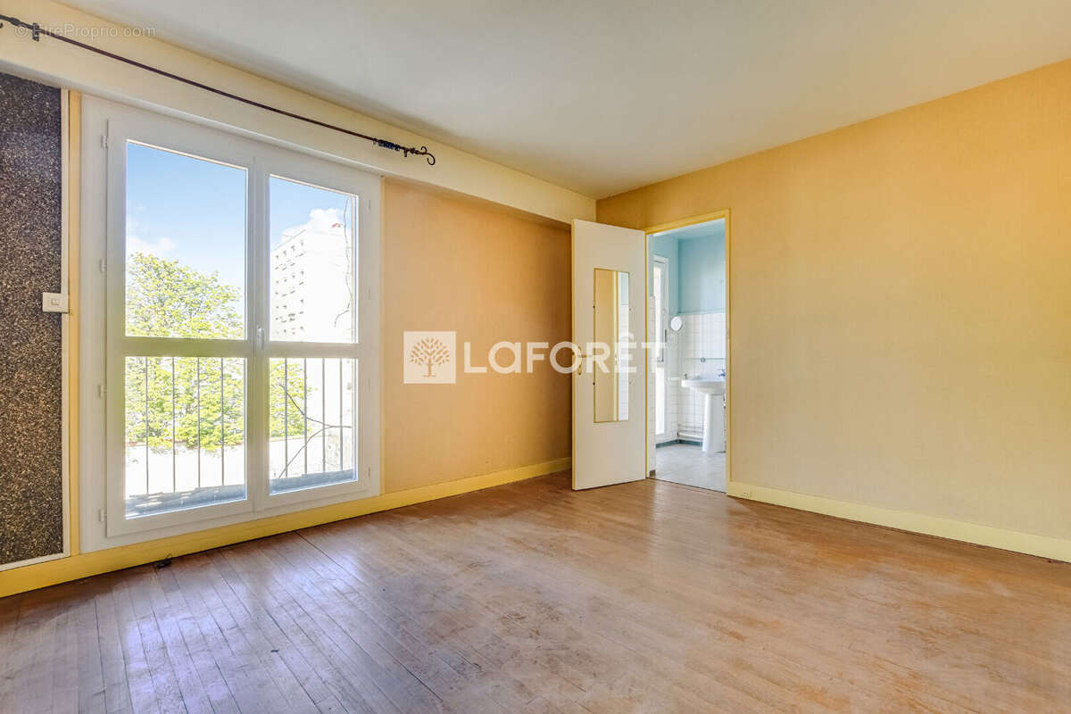 Appartement à PARIS-14E