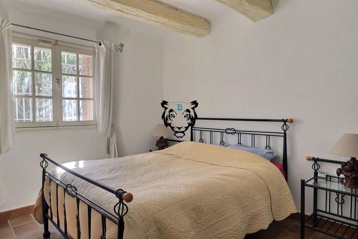 Maison à ROQUEBRUNE-SUR-ARGENS