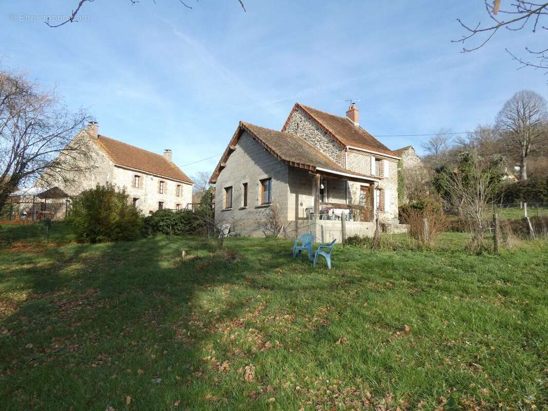 Maison à SAINT-PARDOUX-LES-CARDS
