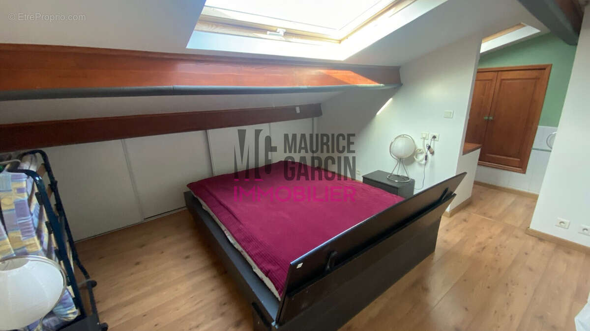 Maison à ENTRAIGUES-SUR-LA-SORGUE