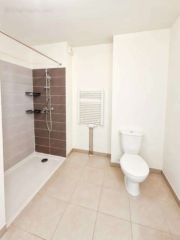 Appartement à BEAUZELLE