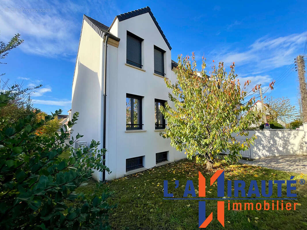 Maison à SARTROUVILLE