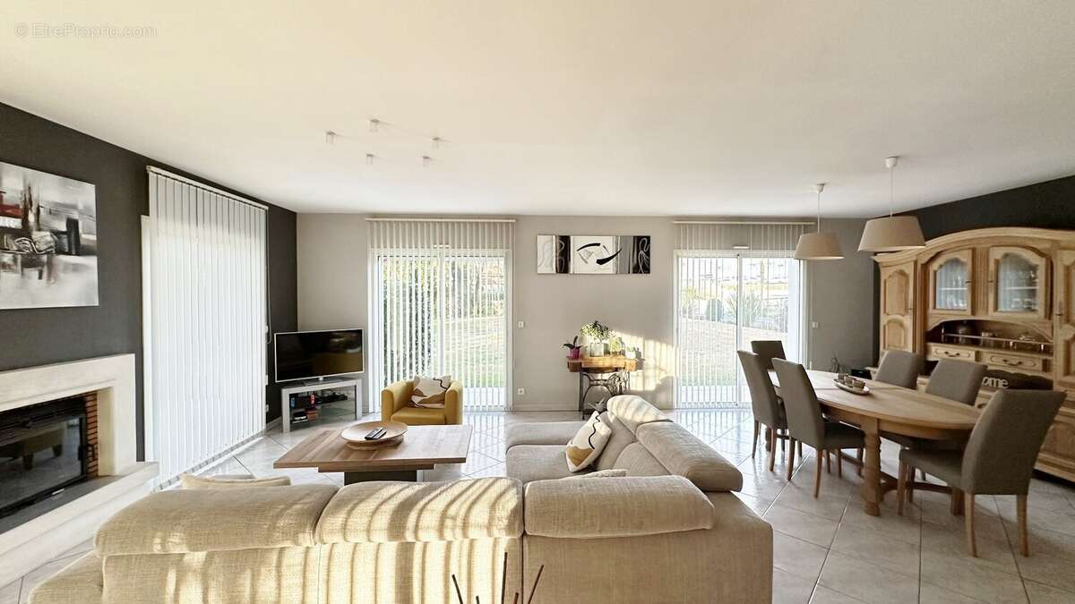 Maison contemporaine de type t5 de 173 m2  + garage de 40 m2 sur terrain de 4059 m2 - photo 5