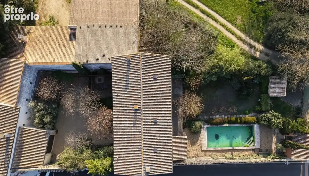Mas de 215m2 restauré avec terrain et piscine. - photo 27